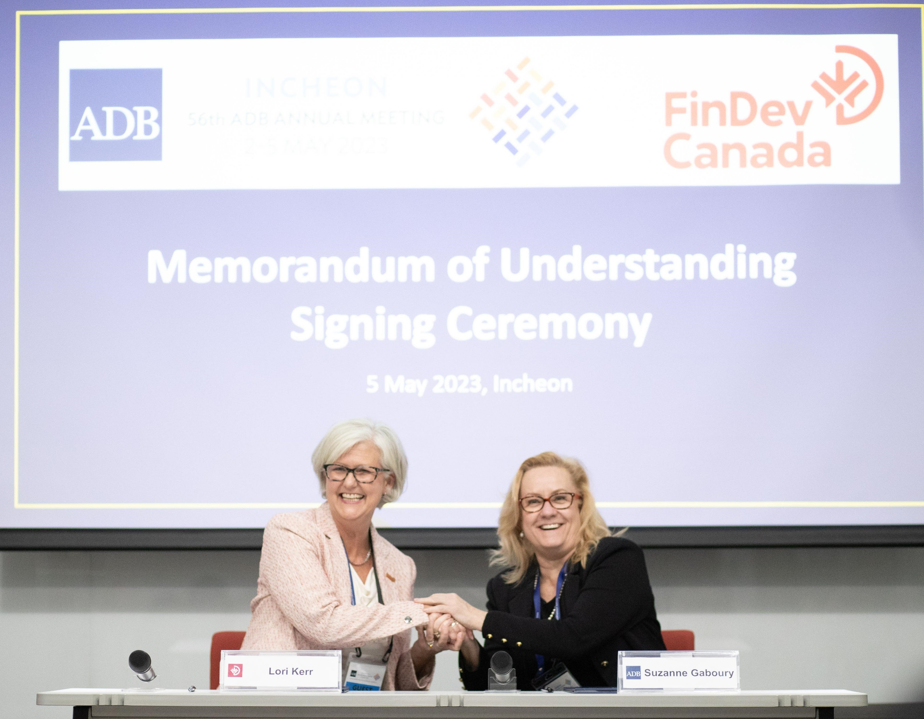 MOU signing Lori Kerr and Suzanne Gaboury