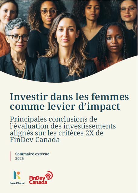 Couverture du rapport représentant un groupe de femmes debout ensemble. Le titre indique « Investir dans les femmes  comme levier d’impact » avec le sous-titre « Principales conclusions de l'évaluation des investissements alignés sur les critères 2X de FinDev Canada
