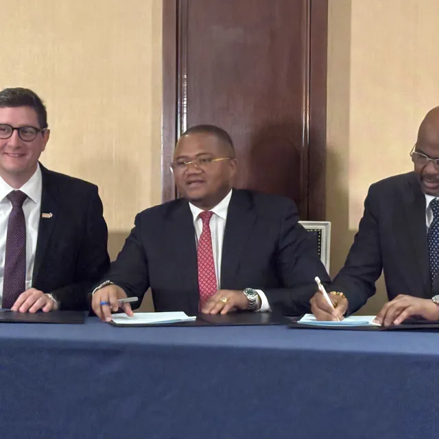 FinDev Canada and CRDB sign MOU