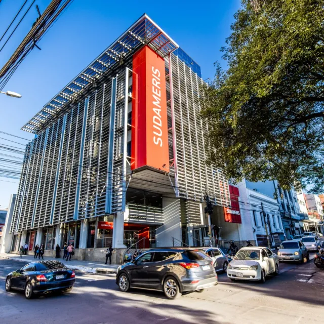 Street view of Sudameris Bank 